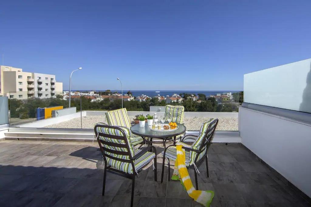 Green Bay Penthouse 2 Протарас Екстериор снимка